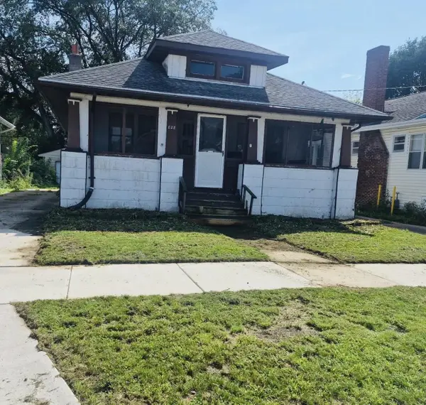 828 Sherman Avenue, Janesville, WI 53545