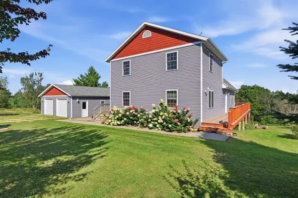 S1340 Fox'N Hounds Court, La Valle, WI 53941