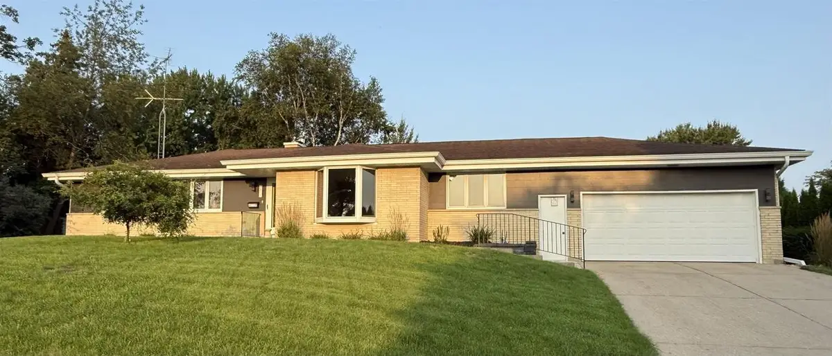 2611 Golf Vu Court, Monroe, WI 53566 - #1