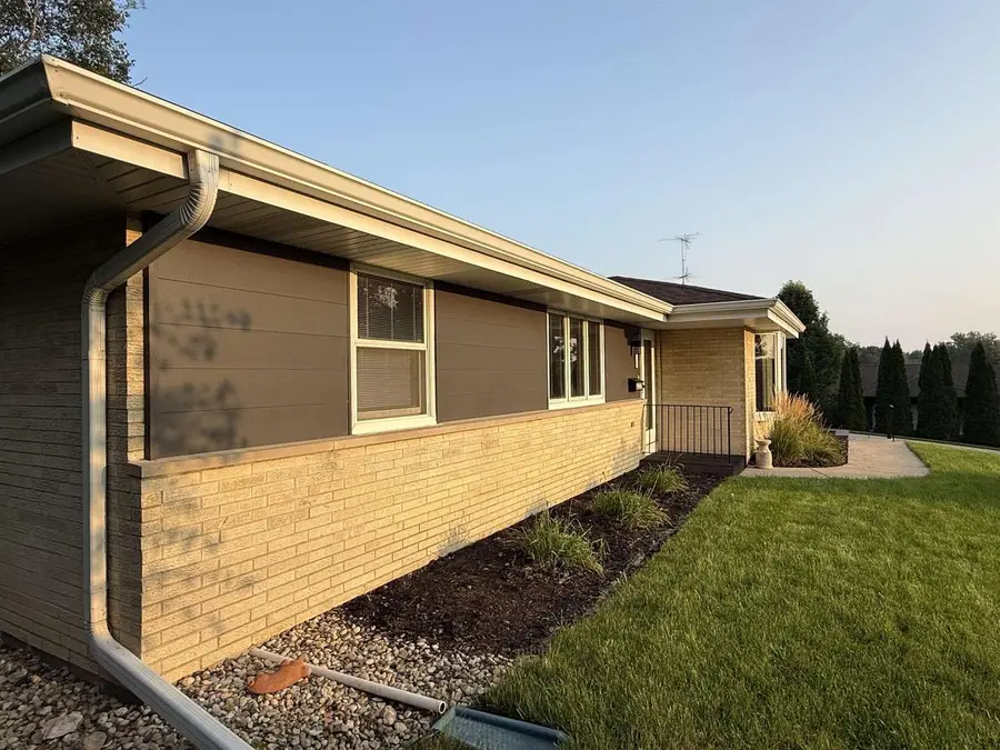 2611 Golf Vu Court, Monroe, WI 53566 - #3