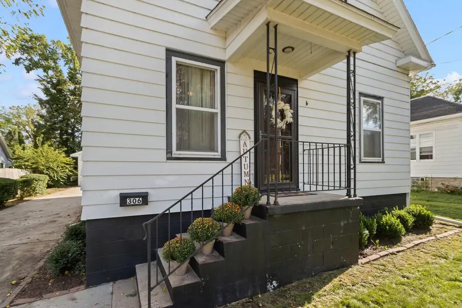306 W Edgewater Street, Portage, WI 53901 - #2