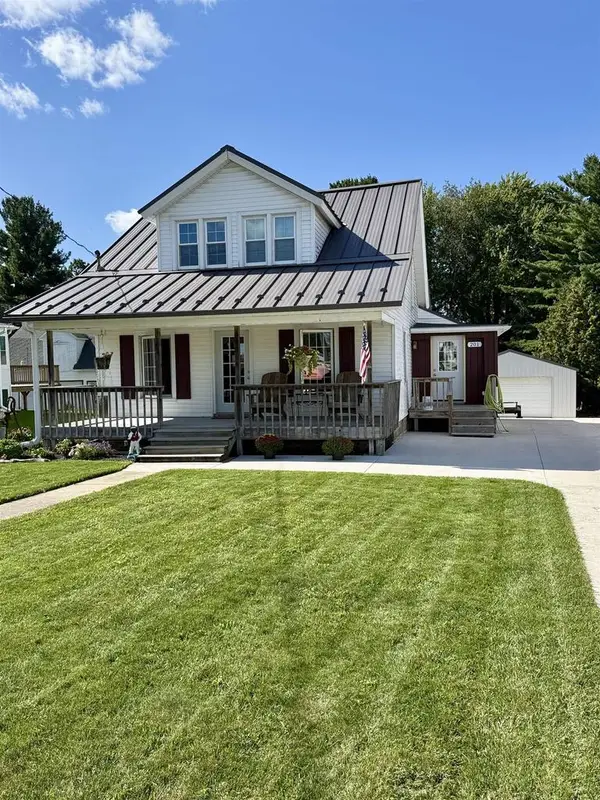 201 Mill Street, Fox Lake, WI 53933