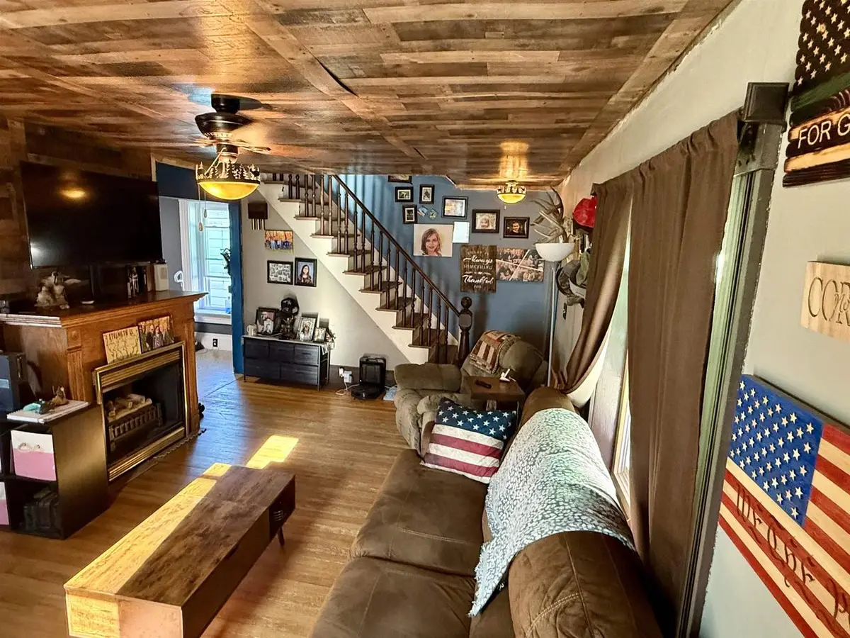 406 E Amelia Street, Cassville, WI 53806 - #1
