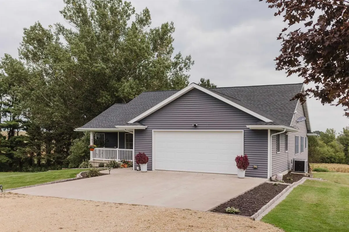6214 Highway 61 & 35, Potosi, WI 53820 - #1