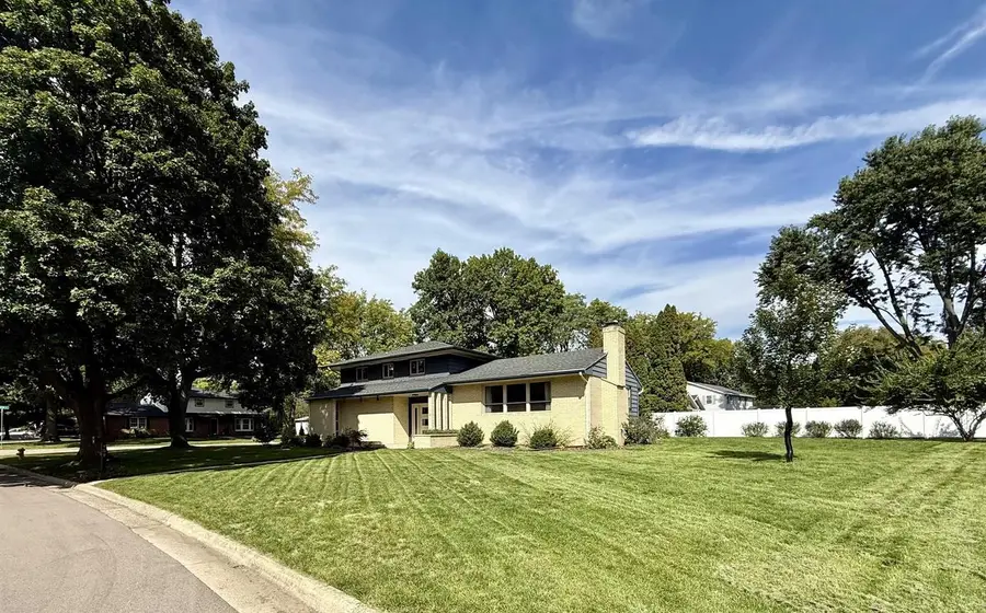409 Winnebago Drive, Janesville, WI 53545 - #2