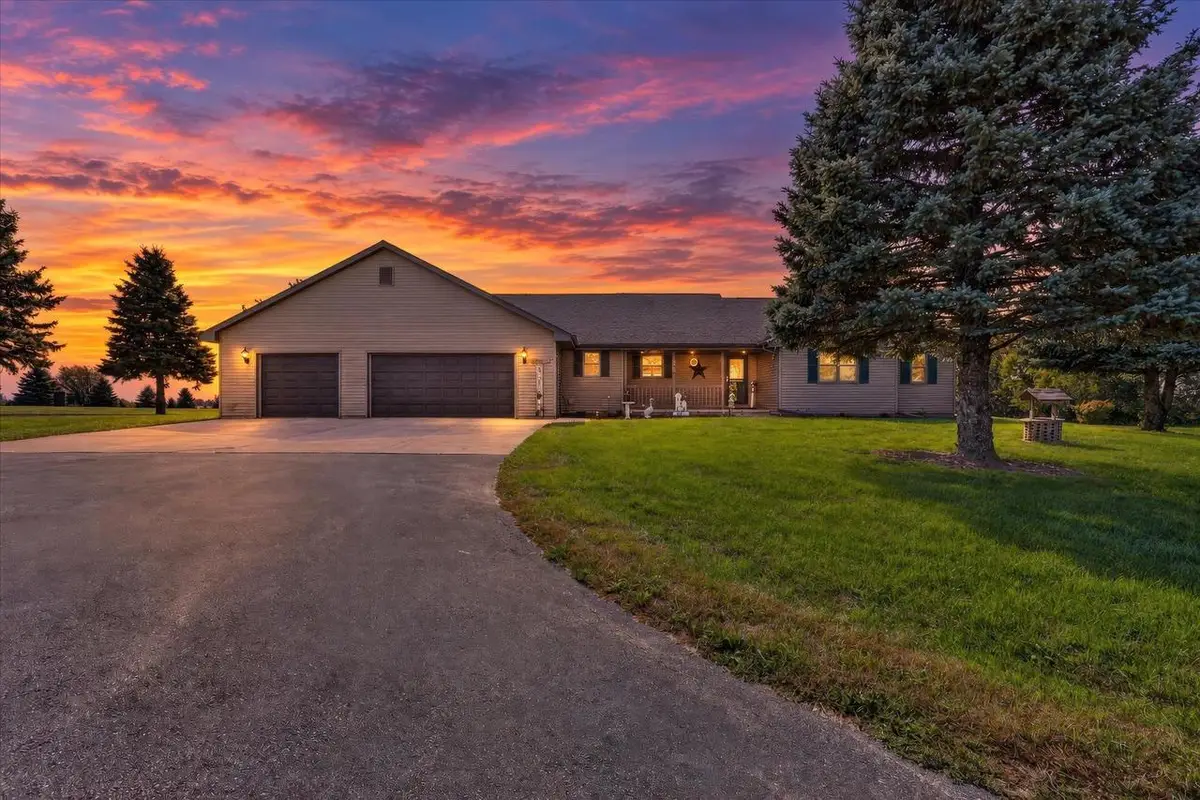 5541 W County A Road, Janesville, WI 53548 - #1