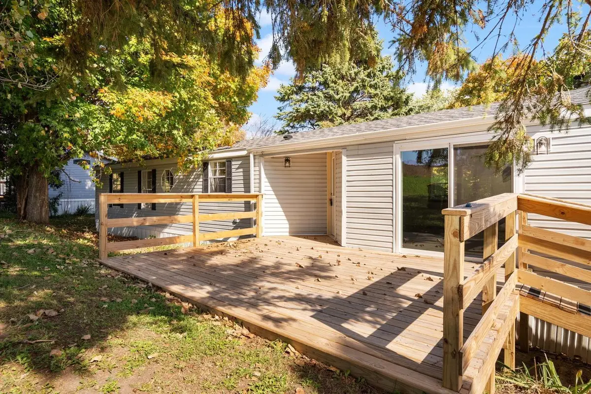 83 Mayflower Circle, Blue Mounds, WI 53517 - #1