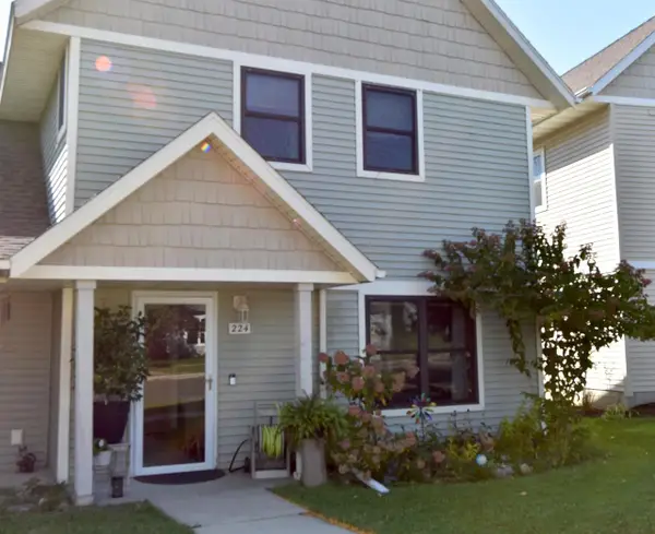 224 S Musket Ridge Drive, Sun Prairie, WI 53590