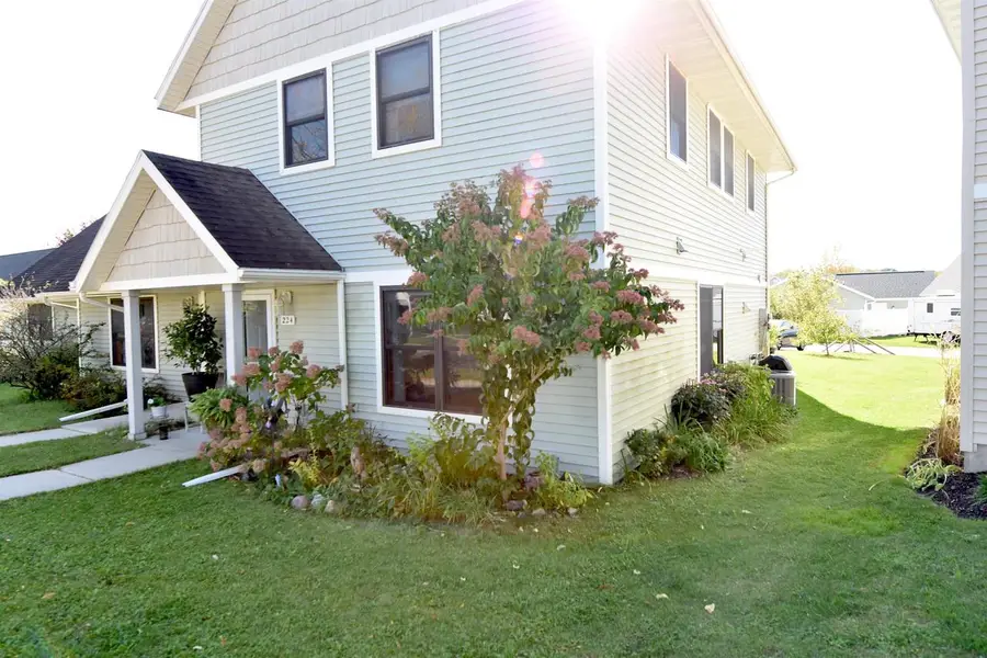 224 S Musket Ridge Drive, Sun Prairie, WI 53590 - #3