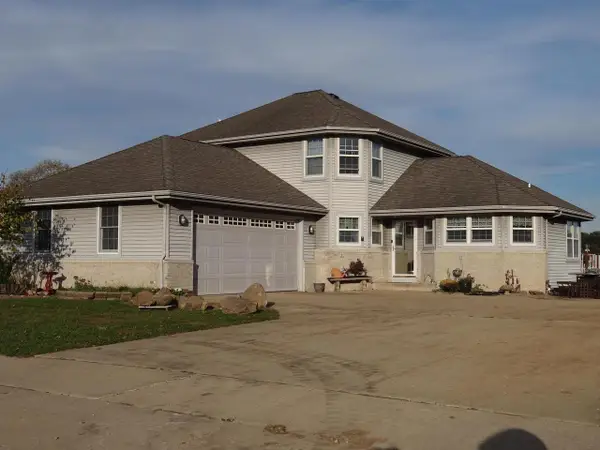 1046 Summerhill Drive, Janesville, WI 53546