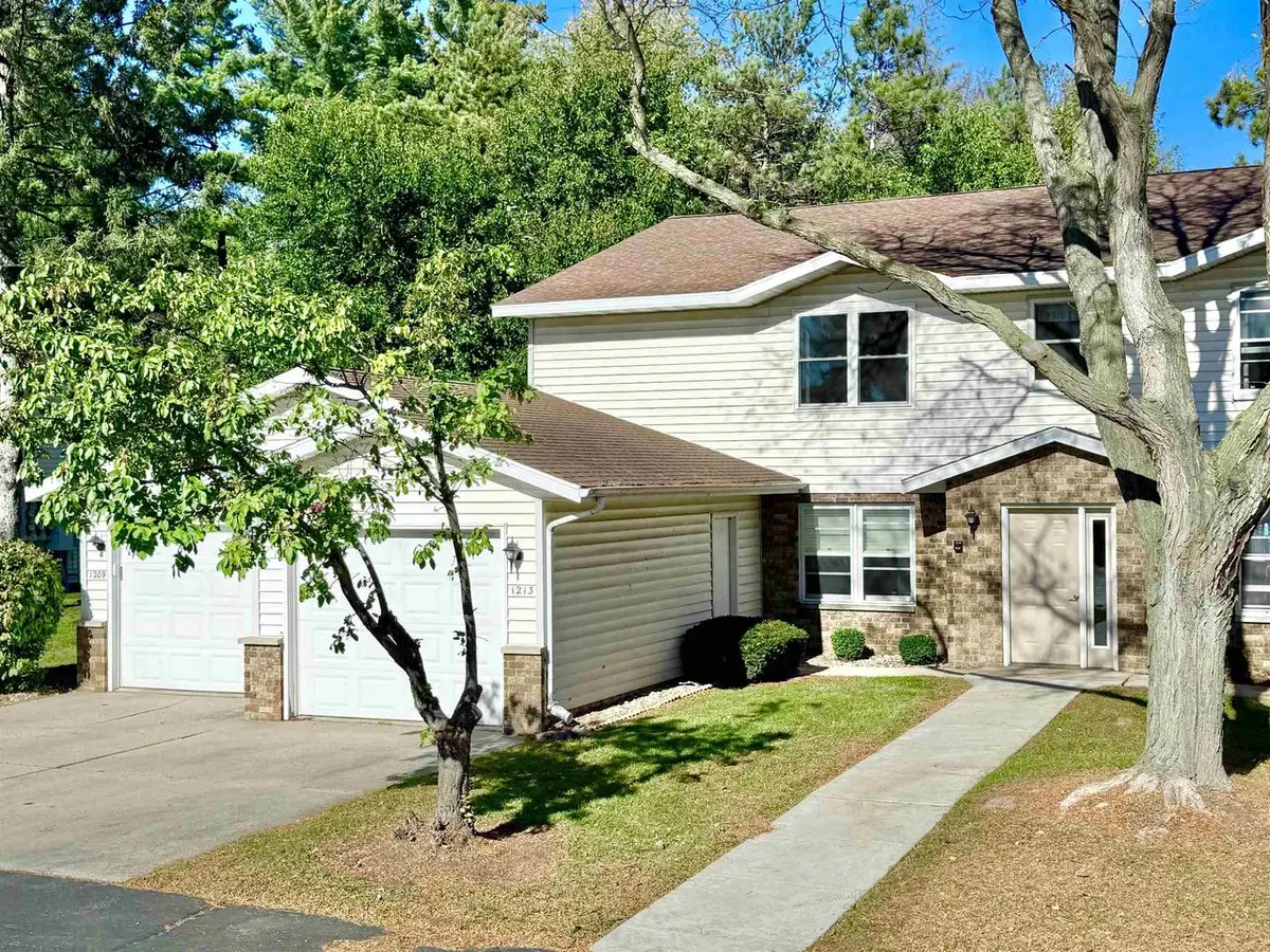 1213 N Forest Lane, Prairie Du Sac, WI 53578 - #1