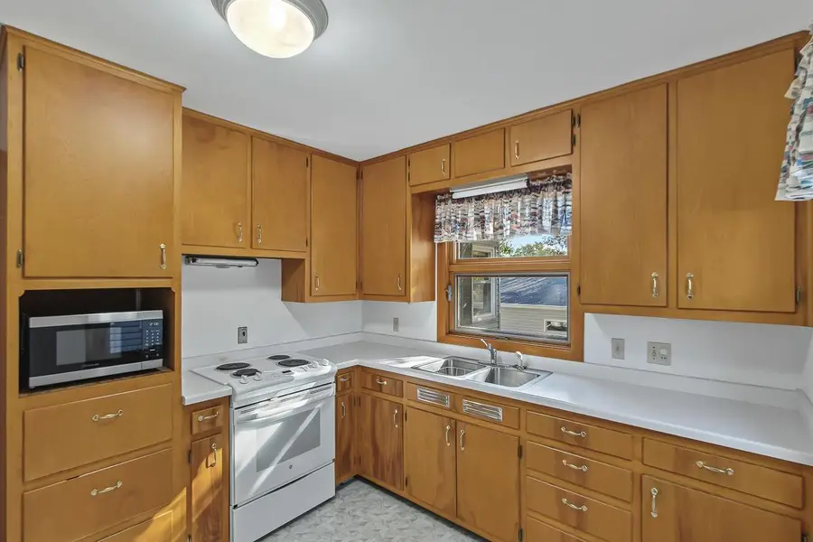 722 8th Street, Baraboo, WI 53913 - #2