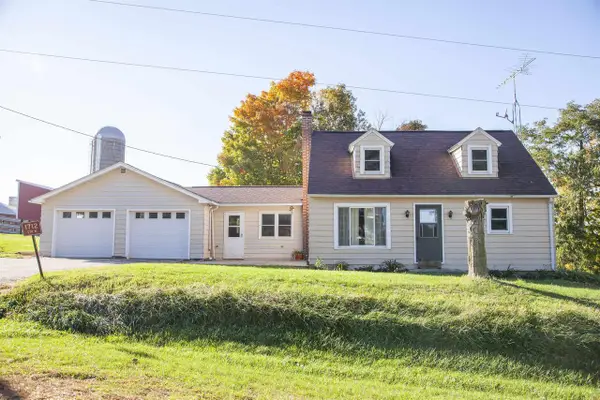 1712 County Hwy W Road, Mineral Point, WI 53565