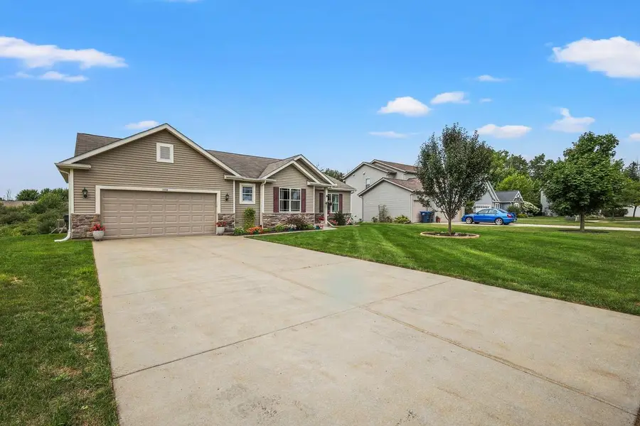 1132 Red Oak Circle, Watertown, WI 53094 - #2
