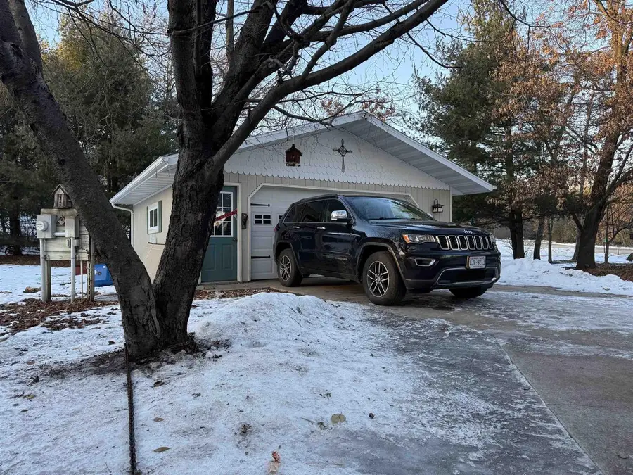 607 W WHISPERING CIRCLE, Redgranite, WI 54970 - Image #3