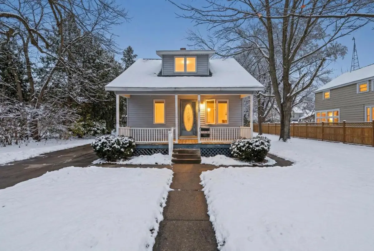 909 ILLINOIS AVENUE, Stevens Point, WI 54481 - #1