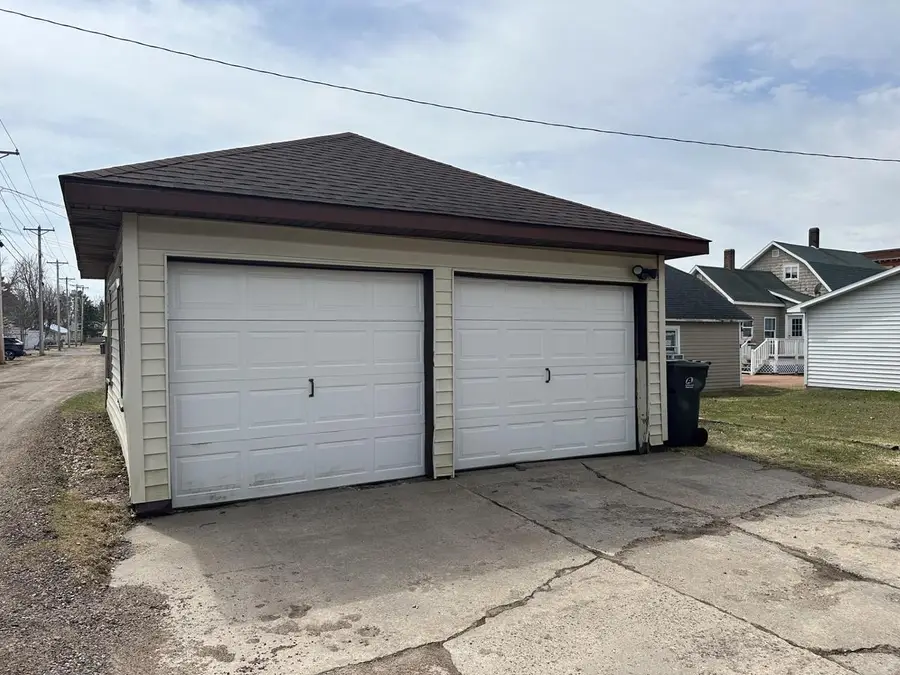 304 E 10TH STREET, Marshfield, WI 54449 - #2