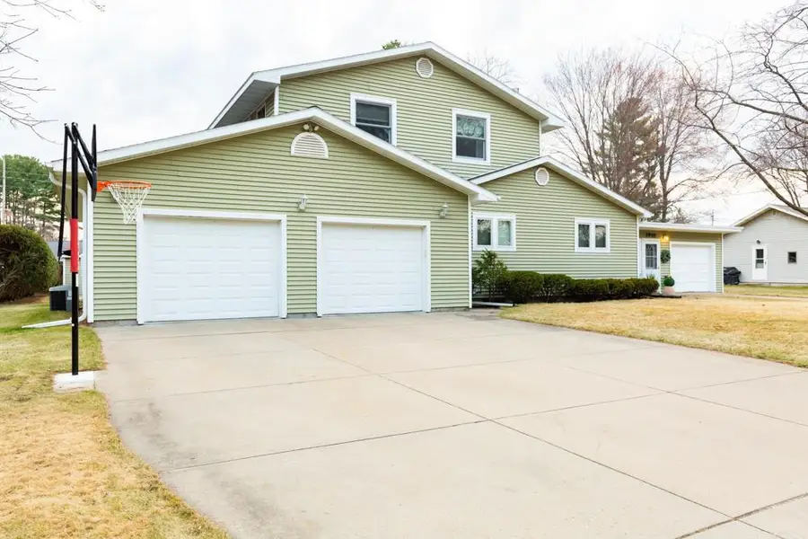 2910 5TH STREET SOUTH, Wisconsin Rapids, WI 54494 - #2