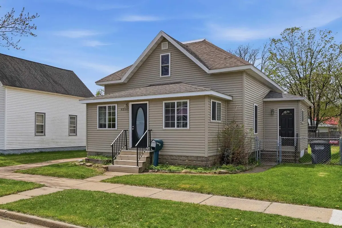921 10TH AVENUE NORTH, Wisconsin Rapids, WI 54495 - #1