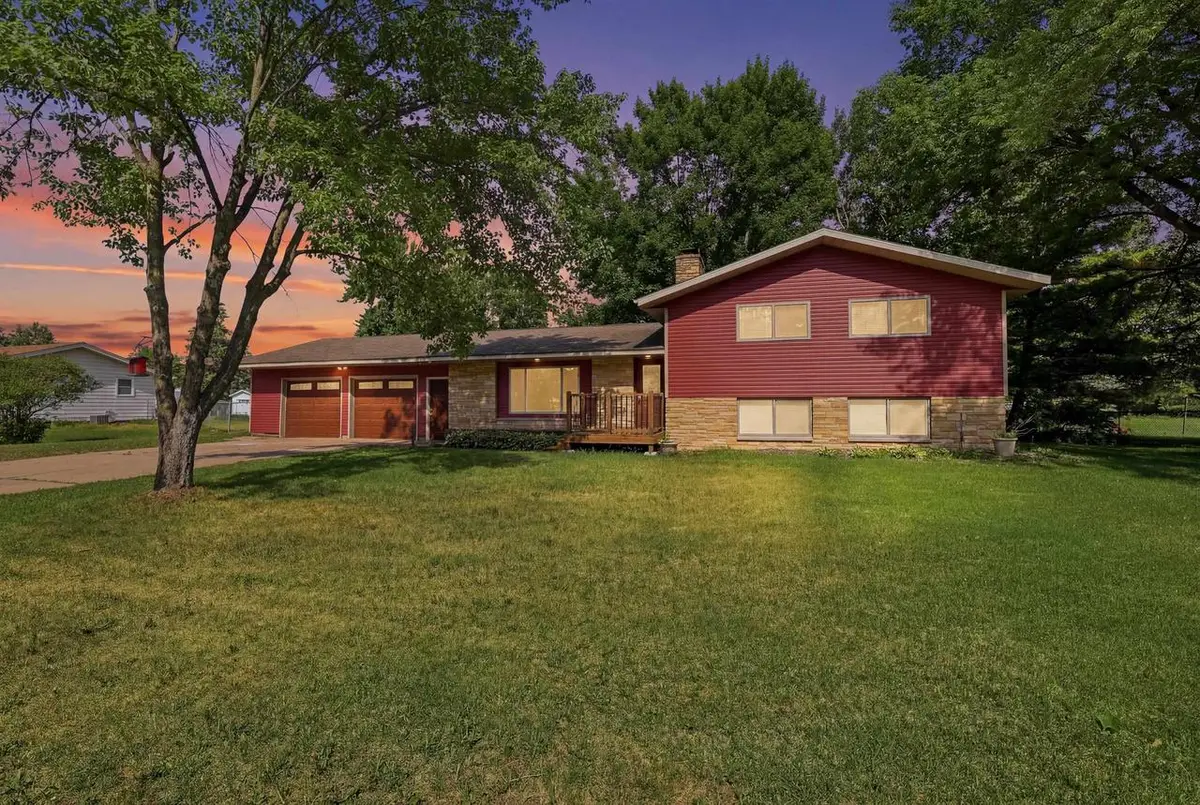 1917 COUNTRY CLUB DRIVE, Stevens Point, WI 54481 - #1