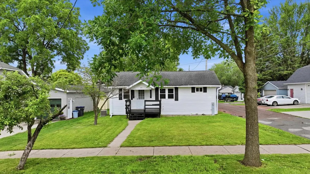 608 E 9TH STREET, Marshfield, WI 54449 - #1