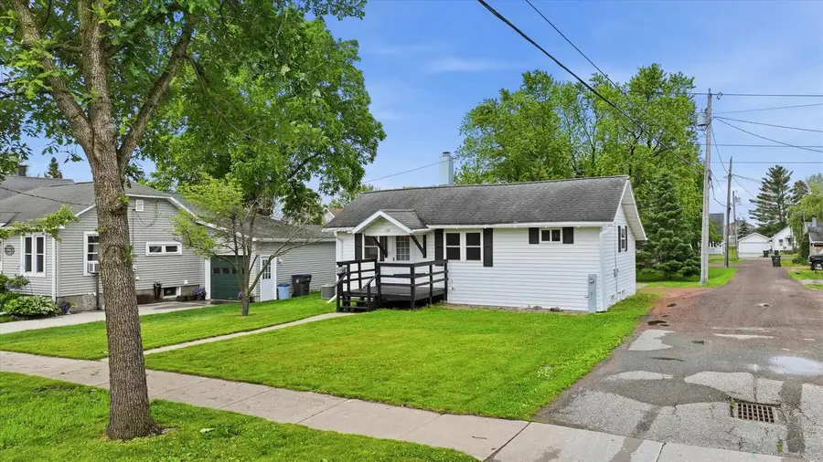 608 E 9TH STREET, Marshfield, WI 54449 - #2