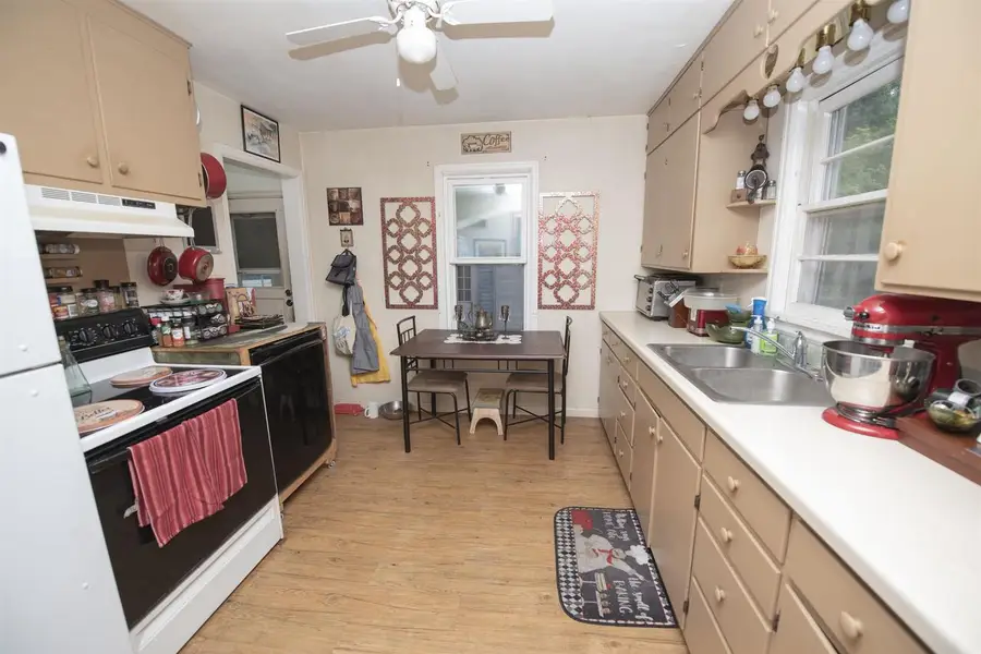 617 FOURTH AVENUE, Stevens Point, WI 54481 - #2