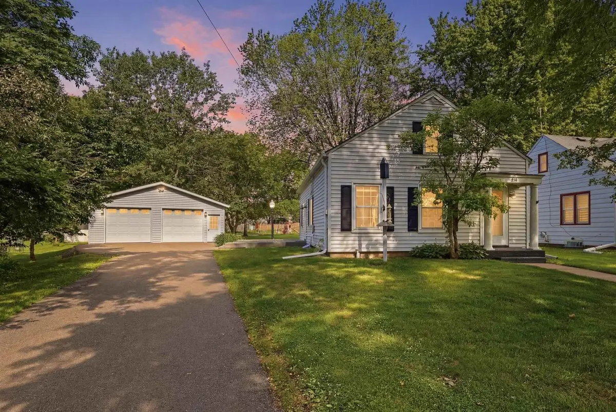 814 S OAK AVENUE, Marshfield, WI 54449 - #1