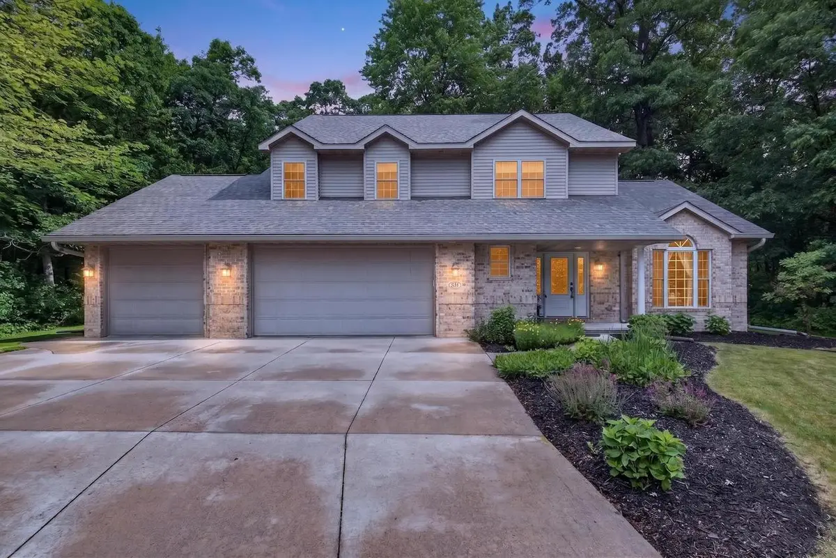 912 CHEROKEE COURT, Waupaca, WI 54981 - #1