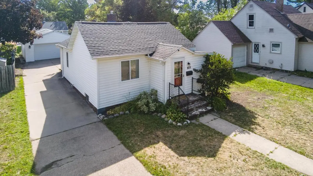 825 S 11TH AVENUE, Wausau, WI 54401 - #1