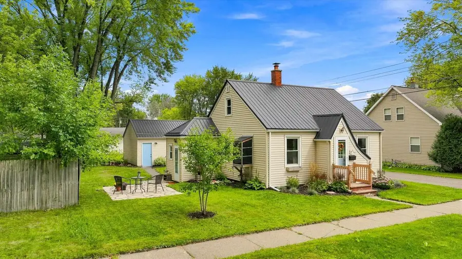 207 E EDISON STREET, Marshfield, WI 54449 - #2