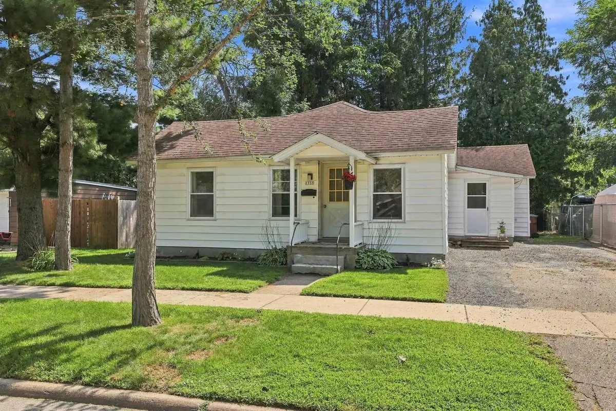 1733 OAK STREET, Stevens Point, WI 54481 - #1