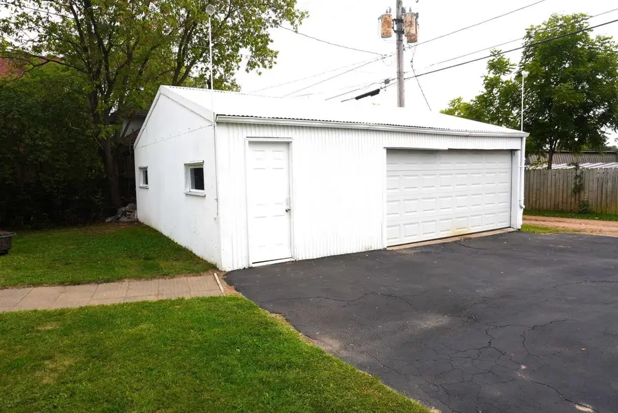 1605 E MAIN STREET, Merrill, WI 54452 - #3