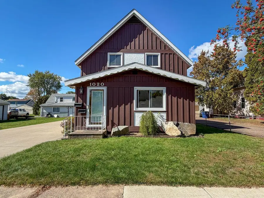 1020 S 9TH AVENUE, Wausau, WI 54401 - #2
