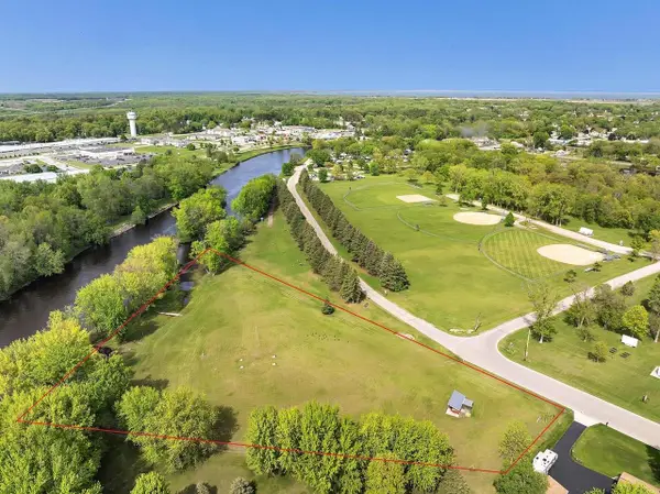 116 HOLTWOOD WAY, Oconto, WI 54153