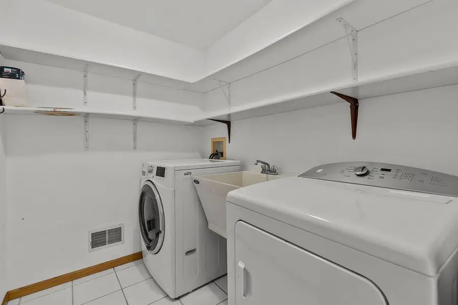 625 RIVER BLUFF DRIVE, Manitowoc, WI 54220 - Image #2