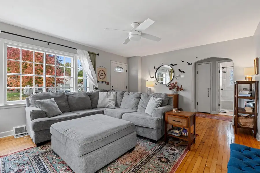 135 W 21ST AVENUE, Oshkosh, WI 54902 - Image #3