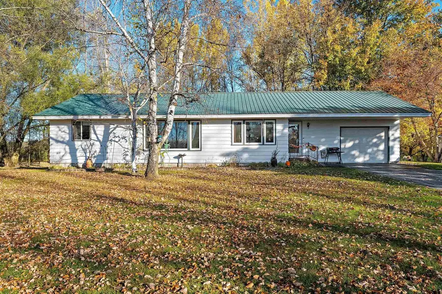 W4716 APPLE LANE, Marinette, WI 54143 - Image #2