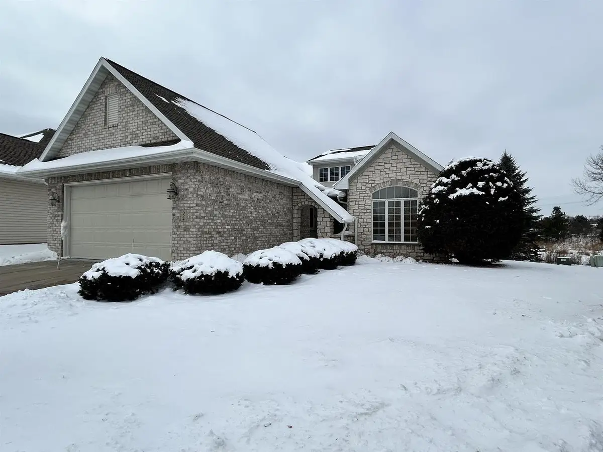 924 E PONDVIEW COURT, Appleton, WI 54913 - Image #1