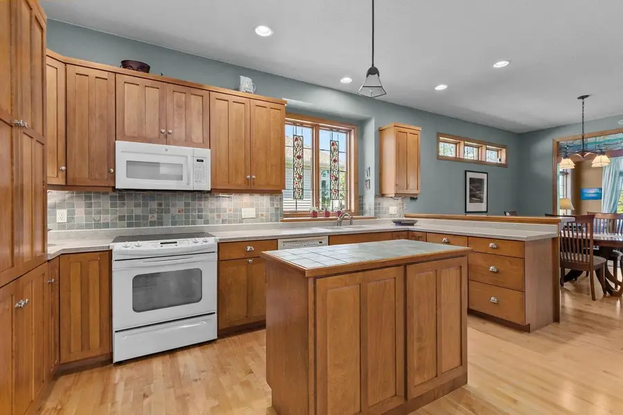 924 E PONDVIEW COURT, Appleton, WI 54913 - Image #2