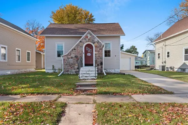 1011 LAWRENCE STREET, New London, WI 54961