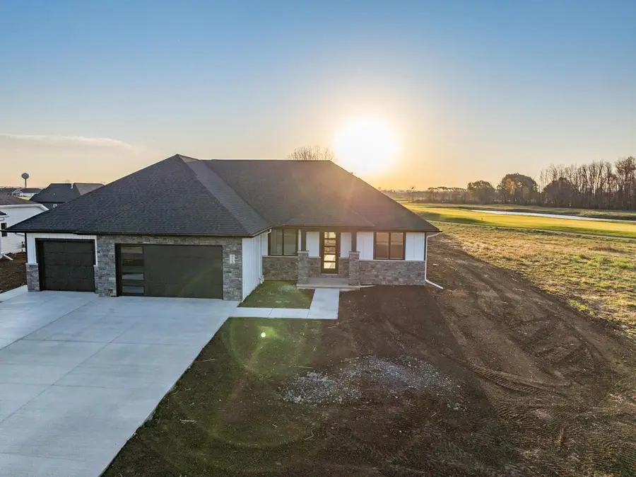 713 ROYAL ST PATS DRIVE, Wrightstown, WI 54180 - Image #2