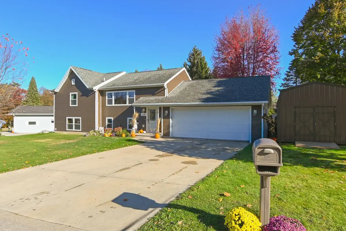 125 HILLSIDE LANE, Shawano, WI 54166 - Image #1