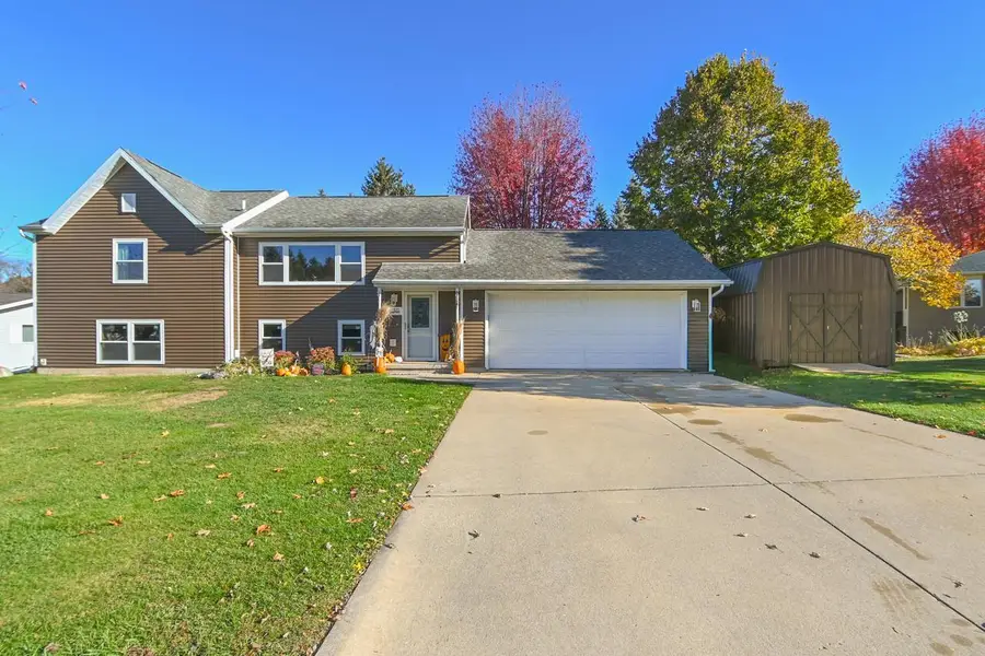 125 HILLSIDE LANE, Shawano, WI 54166 - Image #2