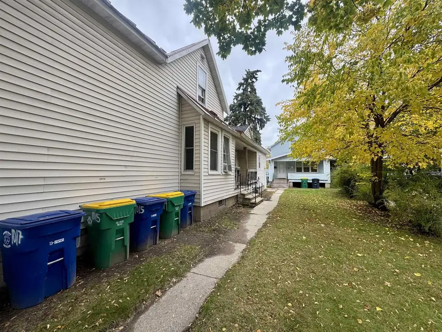 1015 E WALNUT STREET, Green Bay, WI 54301 - Image #2