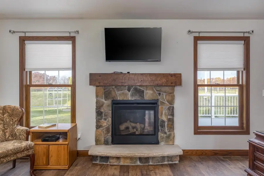 3351 GRAY SQUIRREL LANE, Kaukauna, WI 54130 - Image #2