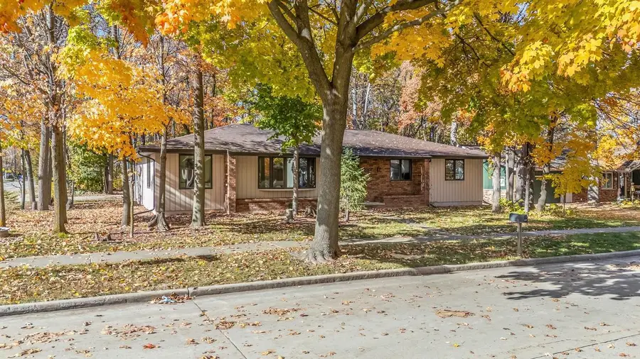 2635 S HARMON STREET, Appleton, WI 54915 - Image #2