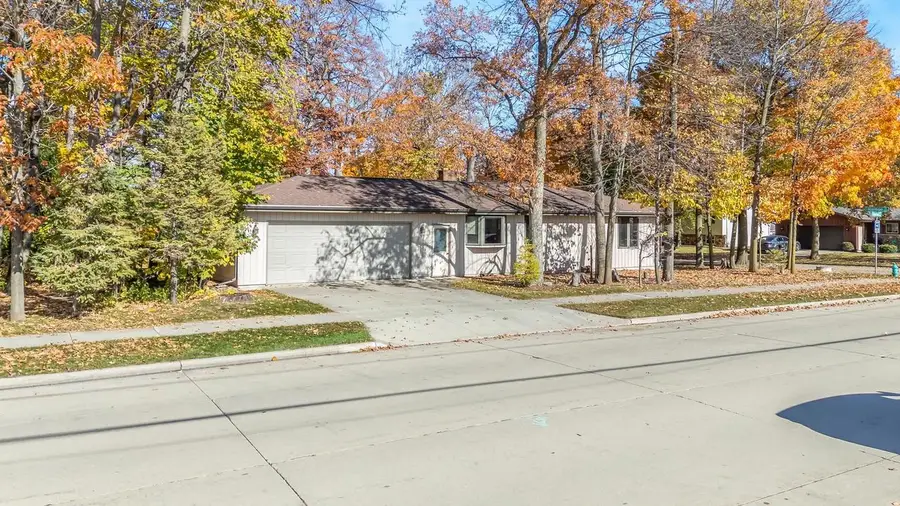 2635 S HARMON STREET, Appleton, WI 54915 - Image #3