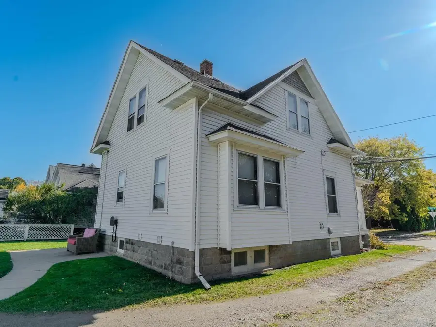 326 W 19TH AVENUE, Oshkosh, WI 54902 - Image #2