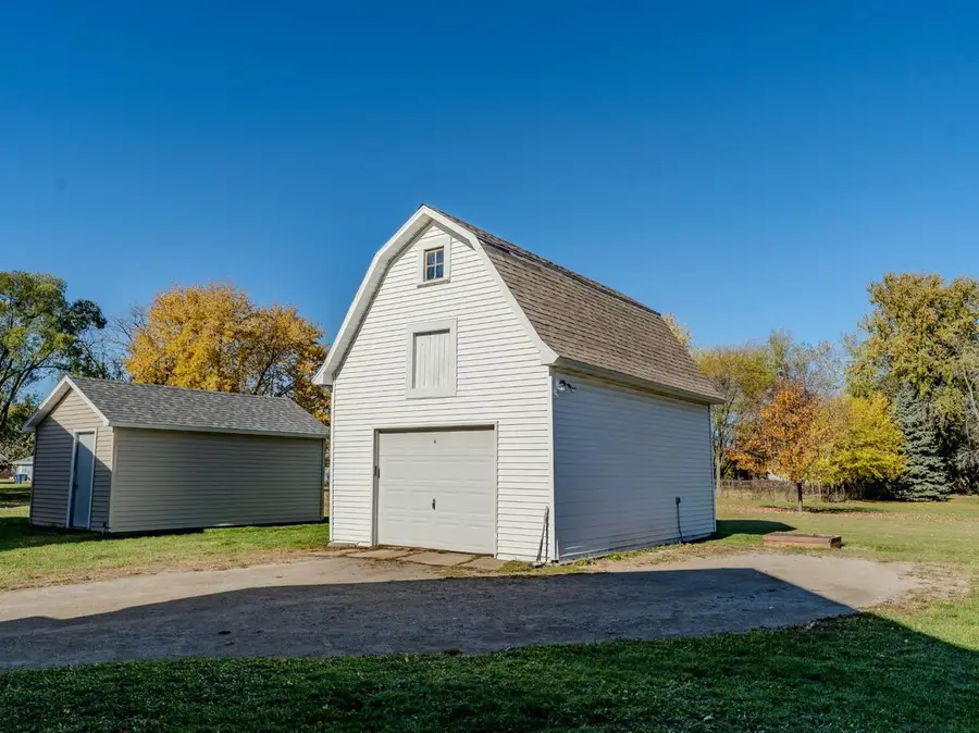 326 W 19TH AVENUE, Oshkosh, WI 54902 - Image #3